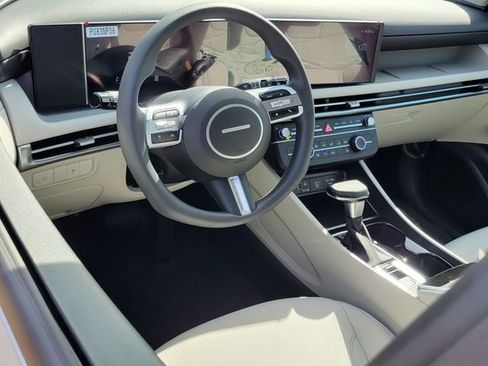 New 2026 Hyundai Tucson SE image 3