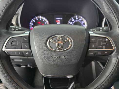 Used 2020 Toyota Highlander L FWD image 24