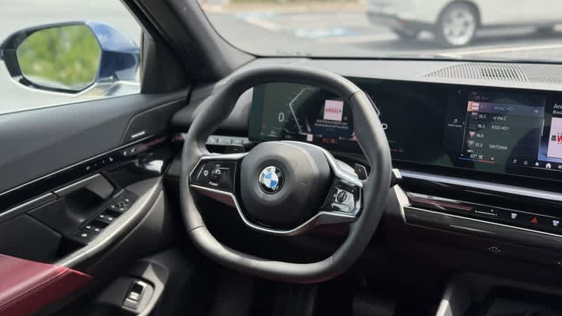 Used 2025 BMW 530i RWD image 21
