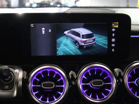 Used 2023 Mercedes-Benz GLB 250 4MATIC image 7