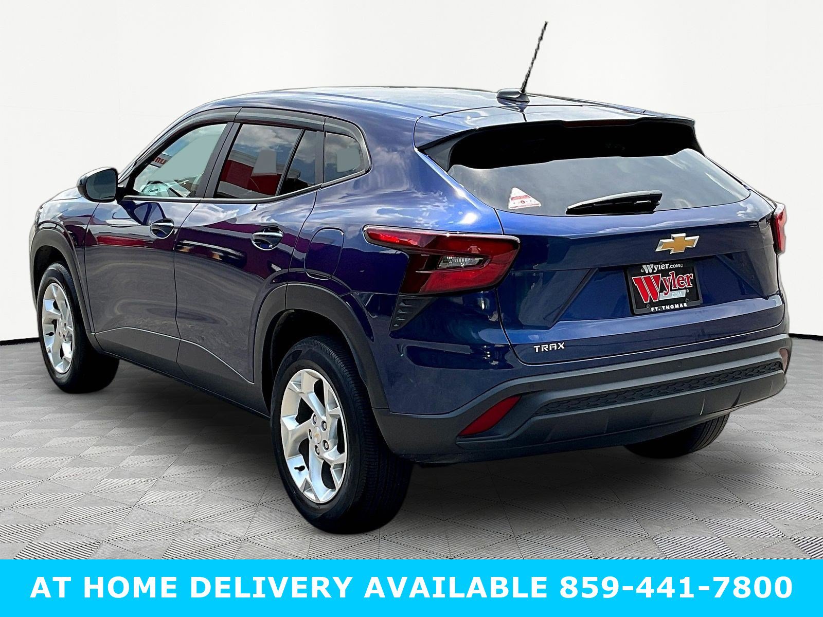 Used 2024 Chevrolet Trax LS w/ LS Convenience Package FWD image 4