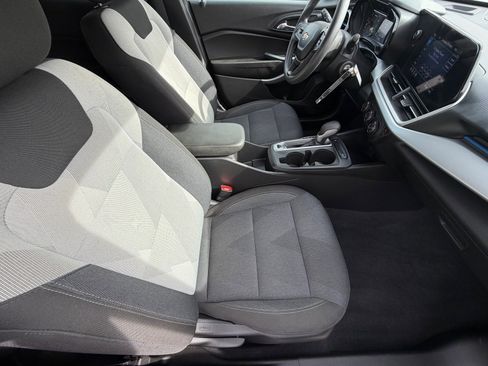 Used 2025 Chevrolet Trax LS FWD image 11