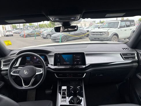 Used 2025 Volkswagen Atlas Cross Sport SE image 36