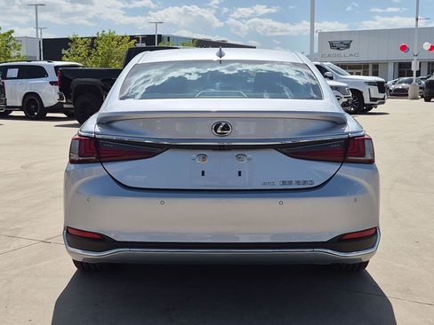 Used 2023 Lexus ES 250 w/ Premium Package AWD/4WD image 5