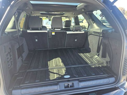 Used 2023 Land Rover Discovery S R-Dynamic image 16