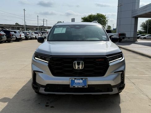 Used 2025 Honda Pilot TrailSport image 9