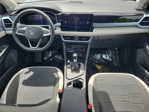 New 2026 Volkswagen Taos SE FWD image 9