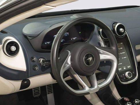 Used 2023 McLaren GT RWD image 22