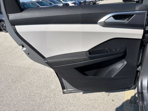 Certified 2025 Volkswagen Taos SE AWD/4WD image 21