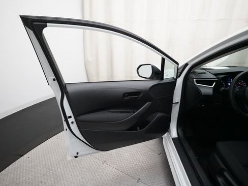 Used 2025 Toyota Corolla LE FWD image 27