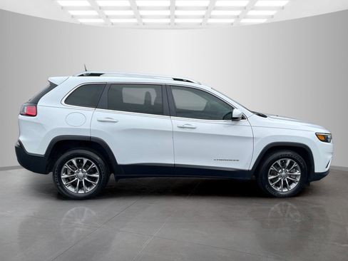 Used 2020 Jeep Cherokee Latitude Plus image 3