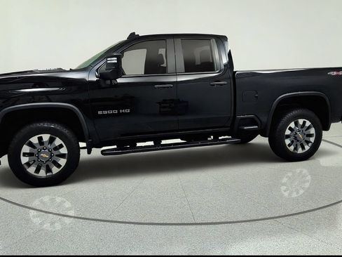 Used 2024 Chevrolet Silverado 2500 Custom w/ Custom Convenience Package AWD/4WD image 2