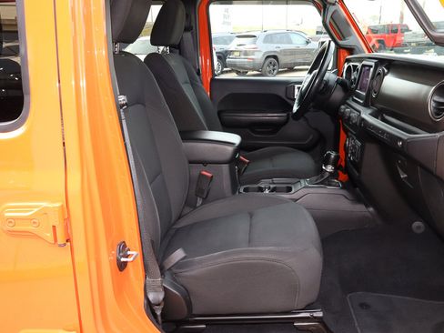 Used 2018 Jeep Wrangler Unlimited Sport S image 24