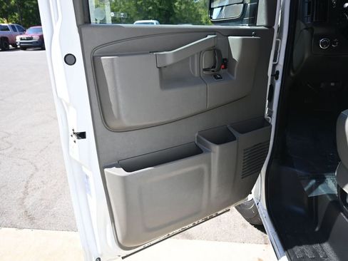 Used 2020 GMC Savana 3500 Extended w/ Driver Convenience Package image 16