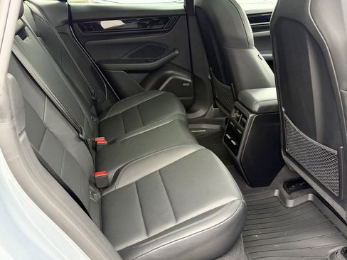 Used 2025 Porsche Macan 4 Electric AWD/4WD image 19