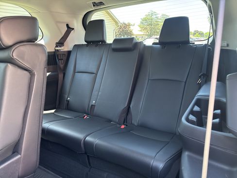 Certified 2024 Toyota Grand Highlander AWD image 9