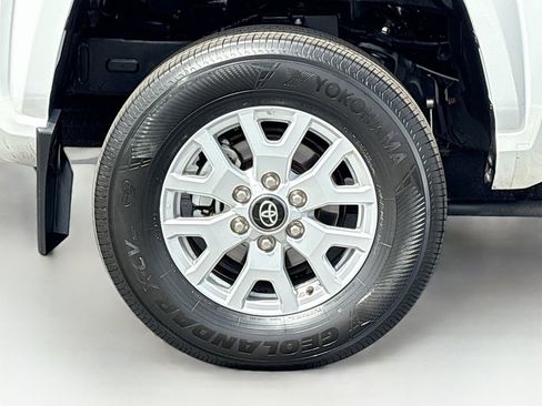 Certified 2024 Toyota Tacoma SR5 image 32