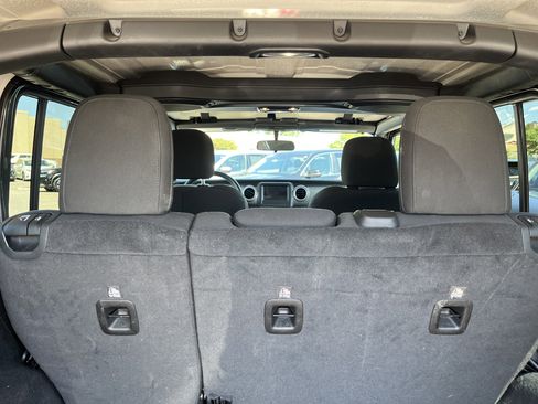 Used 2021 Jeep Wrangler Unlimited Sahara AWD/4WD image 14