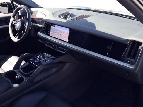 New 2026 Porsche Cayenne Coupe AWD/4WD image 25