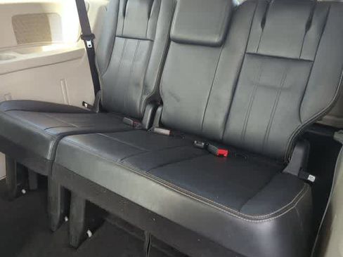 Used 2014 Chrysler Town & Country Touring FWD image 19