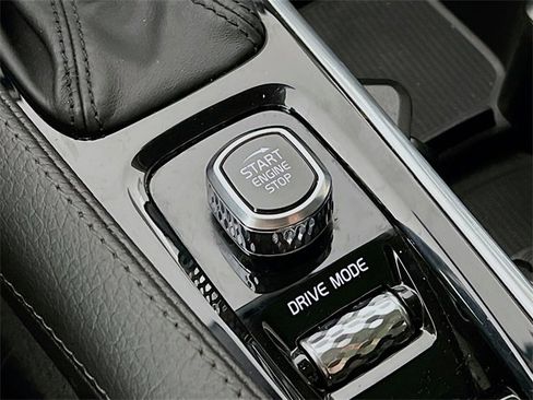 Used 2020 Volvo XC90 T6 Momentum w/ Protection Package Premier image 16