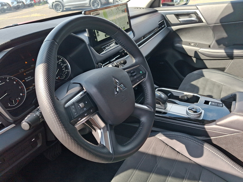 Used 2025 Mitsubishi Outlander SE AWD/4WD image 25