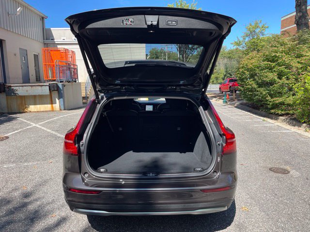 Certified 2025 Volvo V60 B5 Cross Country Plus AWD/4WD image 16