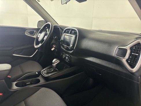 Used 2025 Kia Soul LX image 28