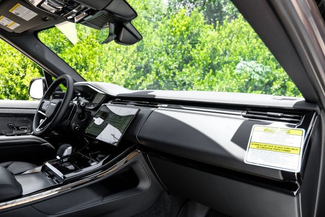 New 2026 Land Rover Range Rover Sport Dynamic SE AWD/4WD image 17