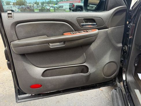 Used 2007 Chevrolet Avalanche LT AWD/4WD image 16