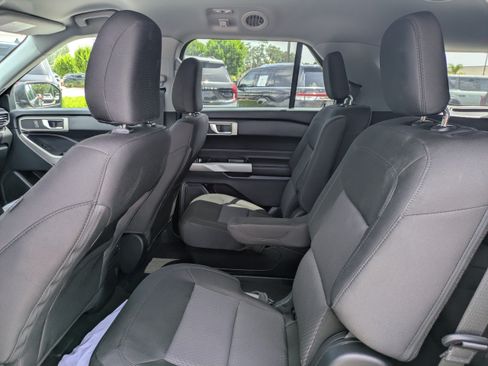 Used 2024 Ford Explorer XLT RWD image 13