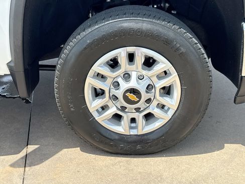 Used 2025 Chevrolet Silverado 2500 LT w/ Convenience Package AWD/4WD image 10