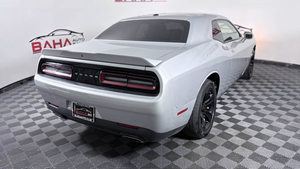 Used 2022 Dodge Challenger SXT RWD image 7