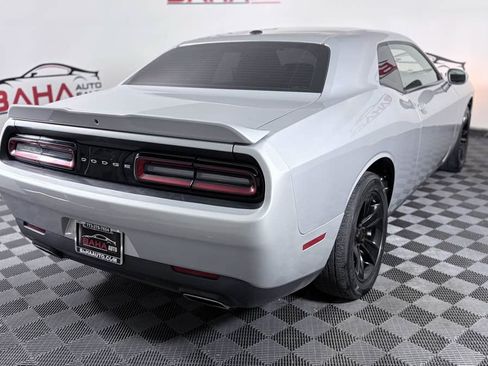 Used 2022 Dodge Challenger SXT RWD image 7