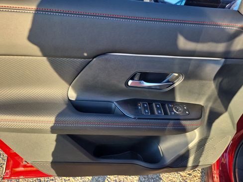 Used 2025 Nissan Kicks SR image 6