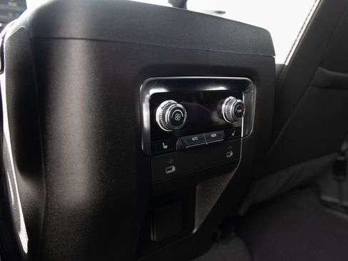 Used 2024 GMC Yukon XL SLT image 22