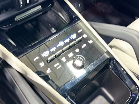 Certified 2025 Porsche Cayenne S AWD/4WD image 28