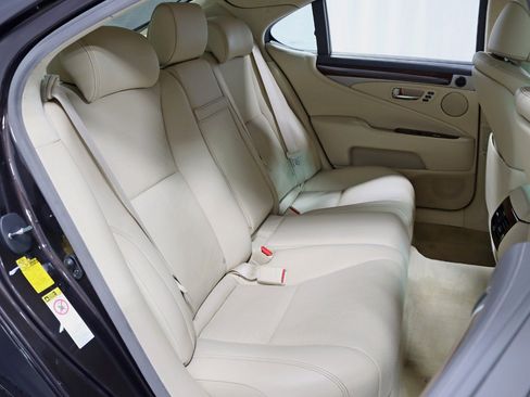 Used 2013 Lexus LS 460 AWD w/ Ultra Luxury Pkg image 28