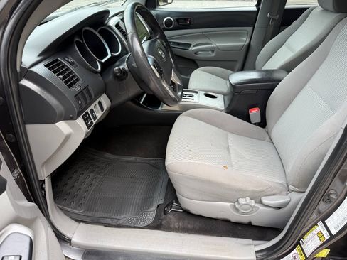 Used 2015 Toyota Tacoma PreRunner w/ SR5 Package RWD image 12