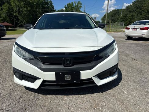 Used 2017 Honda Civic Touring image 3