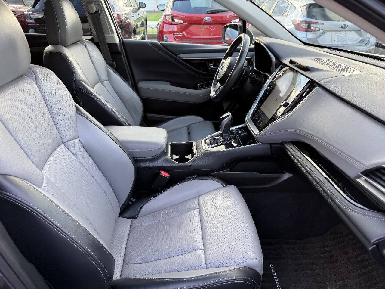 Used 2025 Subaru Outback Limited AWD/4WD image 28