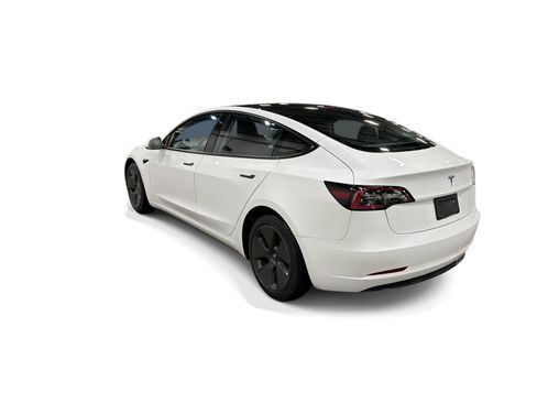 Certified 2023 Tesla Model 3 Standard Range RWD image 4