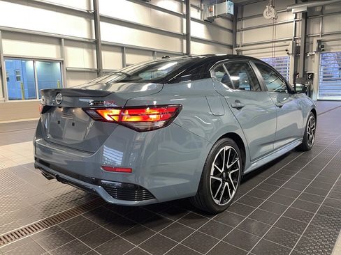 Used 2024 Nissan Sentra SR w/ SR Premium Package image 19