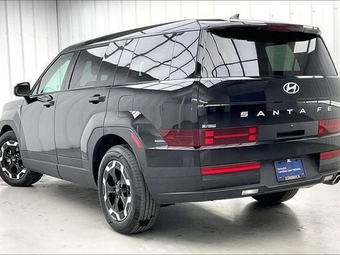 Certified 2025 Hyundai Santa Fe SE image 11