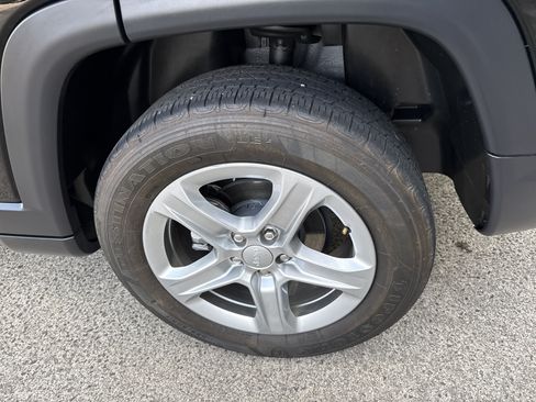 Used 2024 Jeep Compass Latitude AWD/4WD image 19