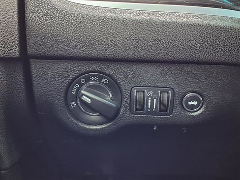 Used 2015 Chrysler 300 Limited image 17