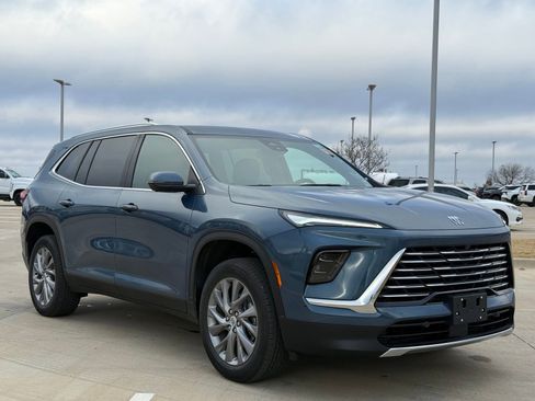 Certified 2025 Buick Enclave Preferred image 1