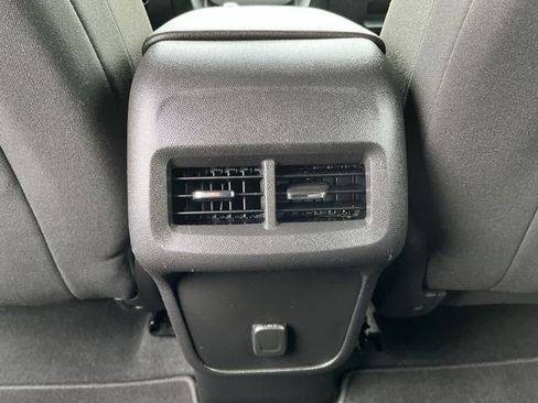 Used 2018 Chevrolet Equinox LT FWD image 23