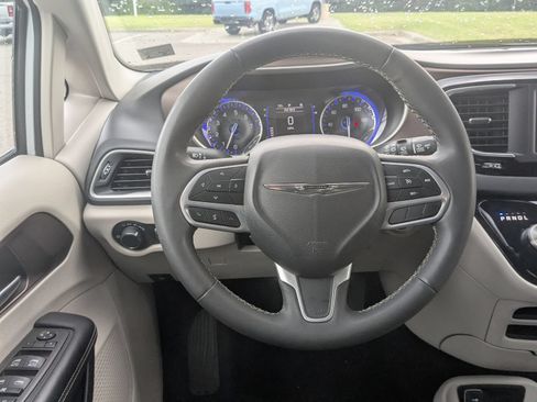 Used 2023 Chrysler Voyager LX FWD image 28