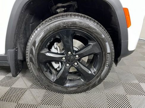 Used 2026 Jeep Grand Cherokee Limited w/ Limited Altitude Package image 9